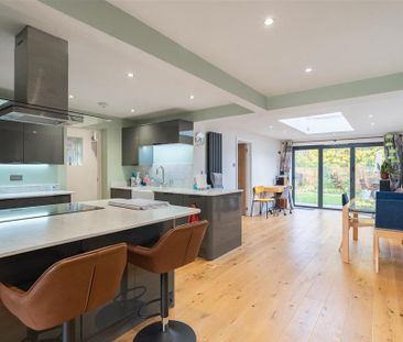 4 bedroom semi-detached house to rent - Photo 3