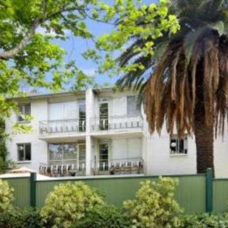 Location Location! - Photo 3