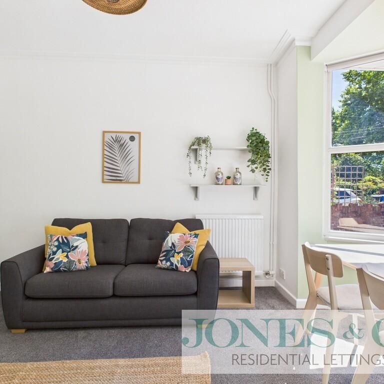 1 bedroom in a house share to rent - Photo 1