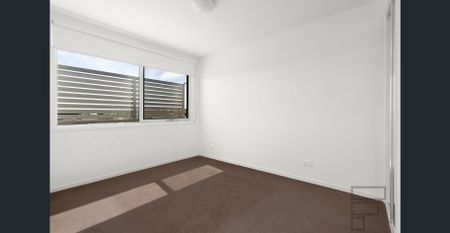 Spacious, Stylish & Superbly Located (6 month lease) | FLARE REAL ESTATE - Photo 2