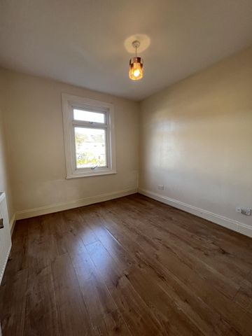 3 bed terraced house to rent Cromwell Road, Hayes UB3 - Photo 5