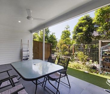 Spacious Townhouse - Walk to the Beach - Photo 5