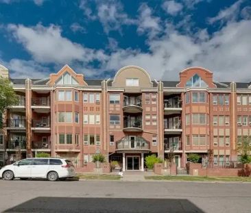 Spacious Pet Friendly 2 Bed 2 Bath Condo in Lower Mount Royal | 201... - Photo 1