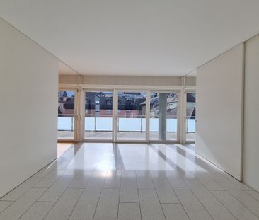 Charmant appartement de 2.5 pièces avec grand balcon au centre-ville - Photo 4