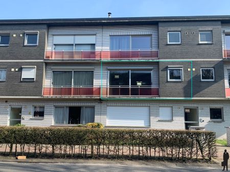 Appartement van ca. 100 m² op de eerste verdieping met 2 slaapkamers en garagebox! - Photo 2