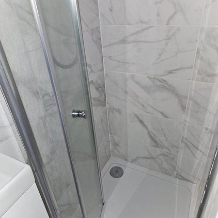 Studio Flat, Haydons Road, SW19 - Photo 3