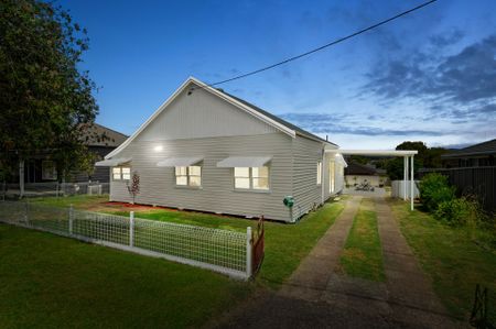 Renovated four bedroom home - Photo 2