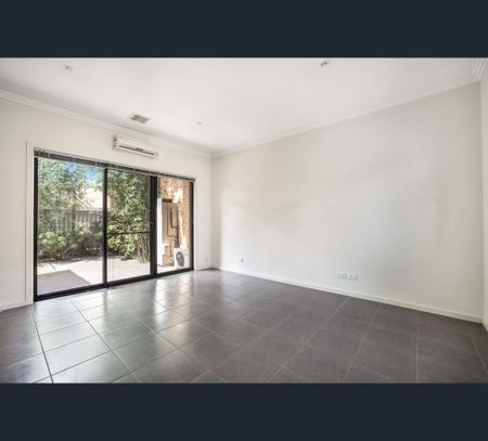 1/36 Widford Street, Glenroy, Vic 3046 - Photo 2