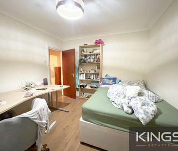 3 bedroom flat to rent - Photo 2