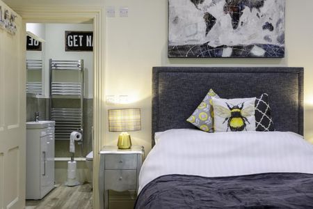 2 bedroom ground floor flat to rent - Photo 3