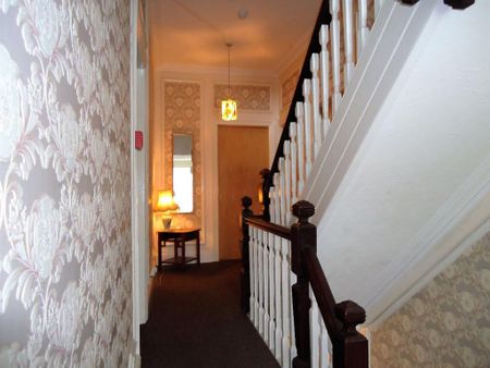 1 bedroom in a house share to rent - Photo 2