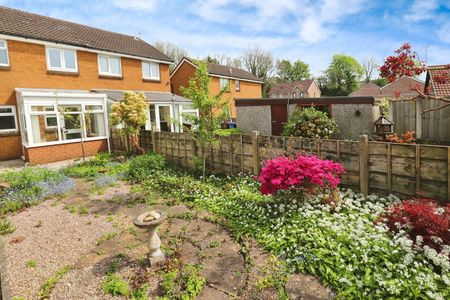 Lakeland Crescent, Bury - Photo 5