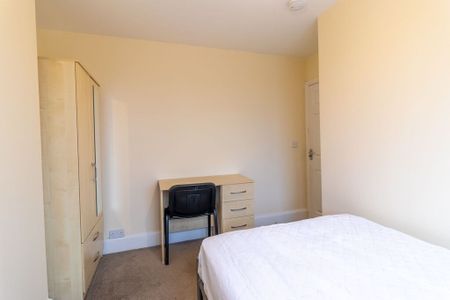 6 Bed Student Accommodation - Photo 2