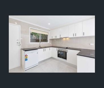 Fully Renovated Ground Floor Apartment in Boutique Block – Prime So... - Photo 2