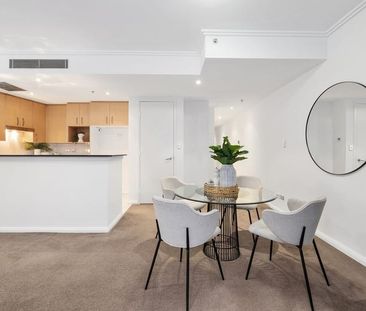 Massive Two - Level Apartment - Photo 3