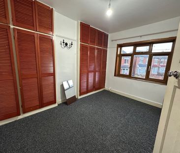3 Bed Semi-Detached House, Coniston Avenue, IG11 - Photo 5