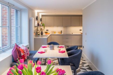 Studio Flat, Augustus Road, SW19 - Photo 2