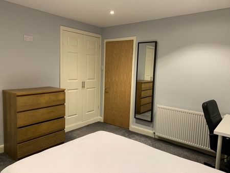 2 Bed Flat, Foxhill Court, LS16 - Photo 4