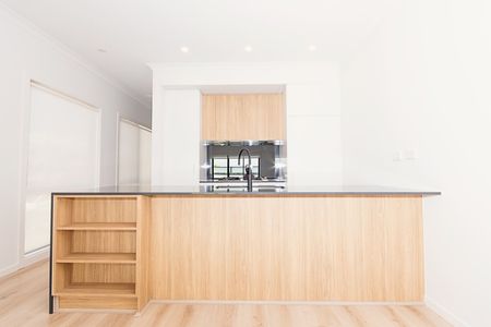 2 Coleiro Lane, Keilor Downs VIC 3038 - Photo 5