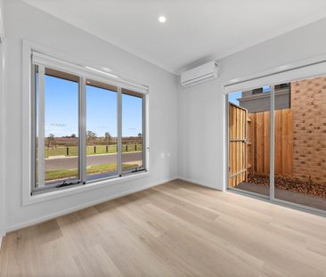 Fully Furnished Opposite Melton Reservoir - Photo 2