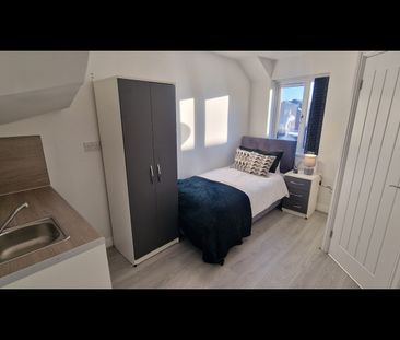 Room in a Shared Flat, Ladypool Road, B12 - Photo 3