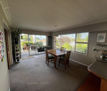 Four bedroom home in Frankleigh Park - Photo 5