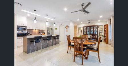 Stunning Family Home with Pool in Sought-After Capestone Estate - Photo 5