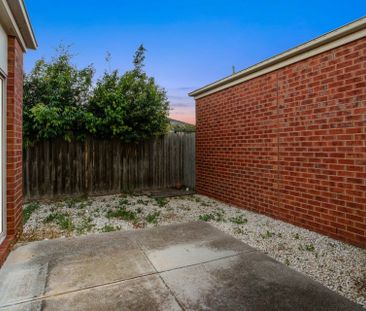 1/31 Horseshoe Circuit, Truganina VIC, Belconnen - Photo 2