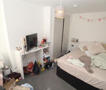 4 bedroom flat to rent - Photo 5