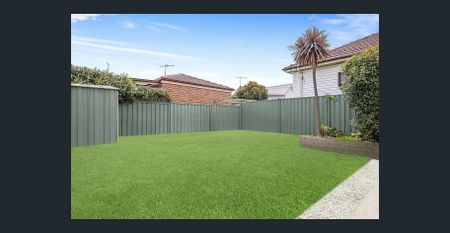 Modern Comfort Meets Low Maintenance Lifestyle - Photo 4