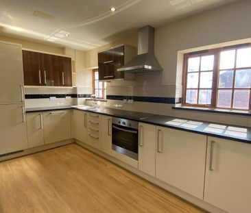 4 bedroom flat to rent - Photo 6