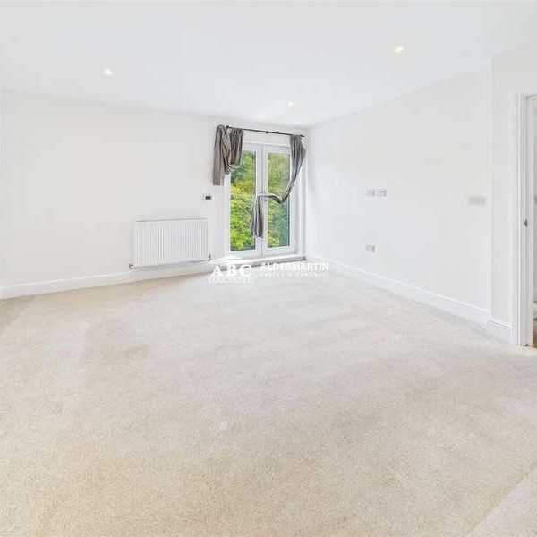 Soothouse Spring, St. Albans, AL3 - Photo 1