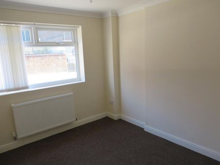 2 bedroom Flat To Let - Photo 3