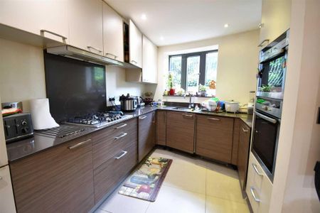 3 bedroom flat to rent - Photo 5