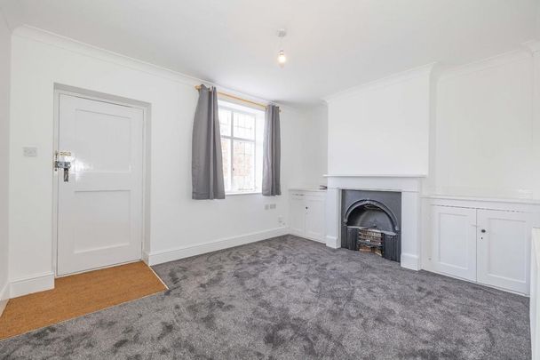 3 bedroom terraced house to rent - Photo 1