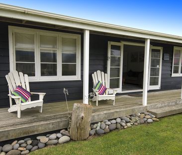 Waverley Beach - 2 Bedrooms - Photo 2