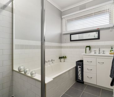 GORGEOUS FOUR BEDROOM FAMILY HOME - Photo 1