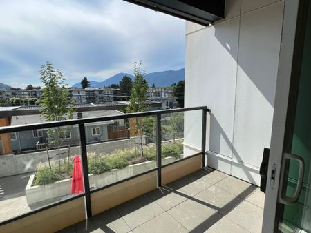 Spacious Condo at Yaletown Living - Photo 3