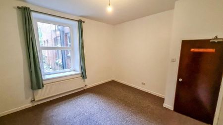 2 bedroom maisonette to rent - Photo 4