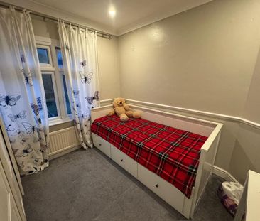 4 bedroom semi-detached house to rent - Photo 6