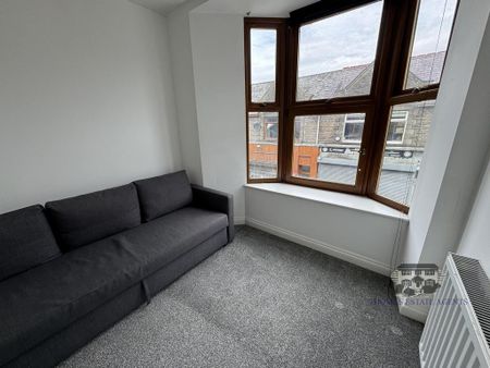 2 bedroom maisonette to rent - Photo 2