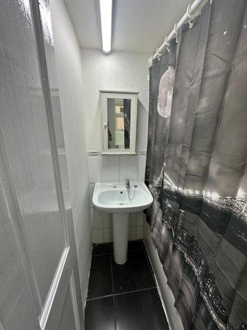 Two Bedroom Terraced House to Rent in West Croydon - Photo 5