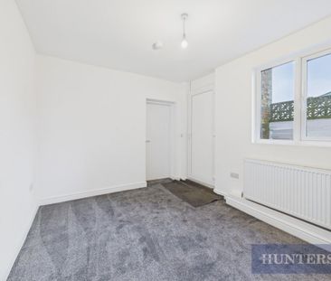 1 bedroom Flat To Let - Photo 5
