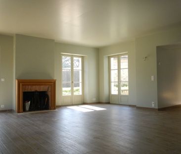 Location Maison 7 pièces 143m² LA CELLE LES BORDES 78720 - Photo 2