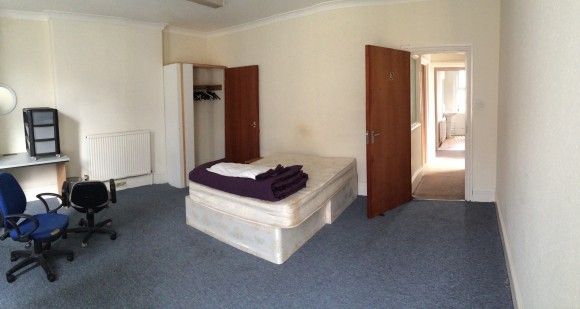 *** 4 rooms left in a house! *** - Photo 1