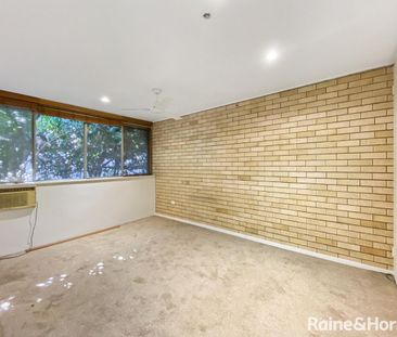 Spacious & Convenient 3 Bedroom Townhouse in a Leafy Setting - Photo 2