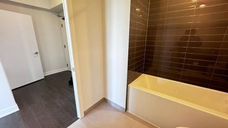 For Lease - 4130 Parkside Village Drive Unit# 3204, Mississauga, Ontario - Photo 4