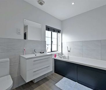 A recently updated two bedroom cottage, located on the Harleyford E... - Photo 1