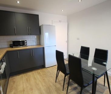 1 bedroom in a house share to rent - Photo 3