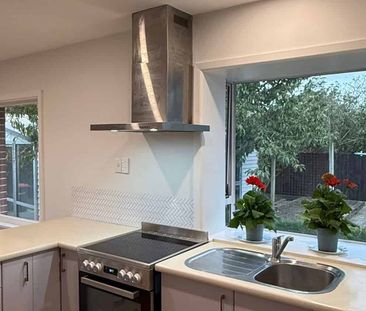 Cosy refurbished home in a quiet cul-de-sac - Photo 3